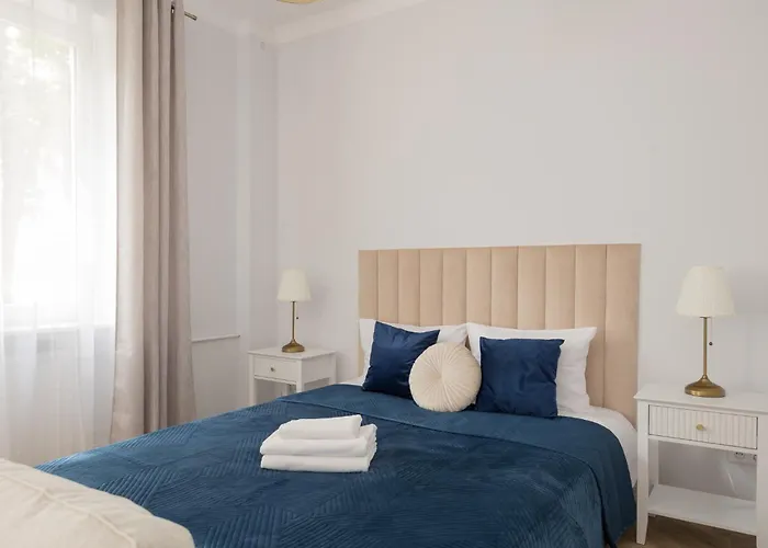 Chmielna Green Apartment